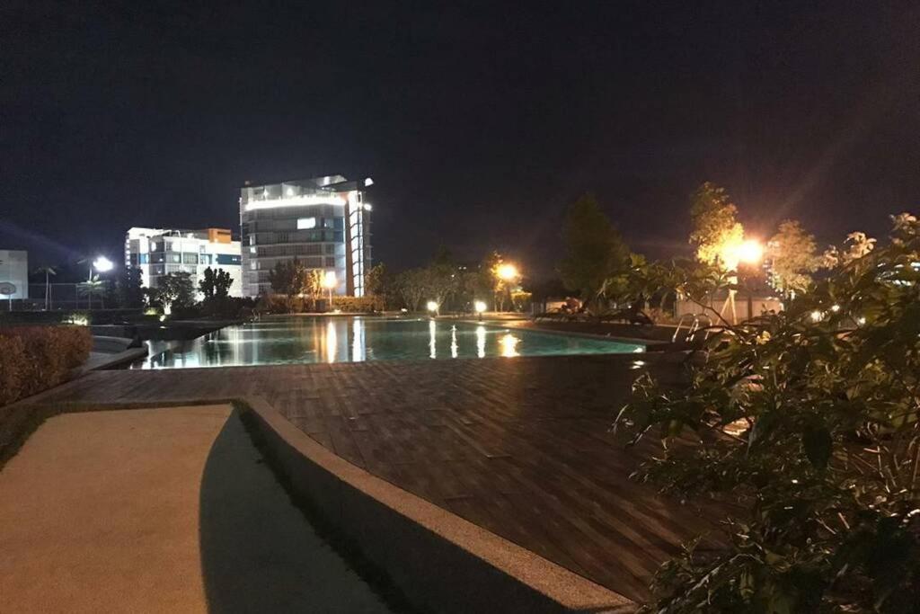 Hb1512- Hyve Studio Unit, Lake View, Cyberjaya, Free Wi-Fi, Free Parking, Netflix,Pool, 3038 Екстер'єр фото